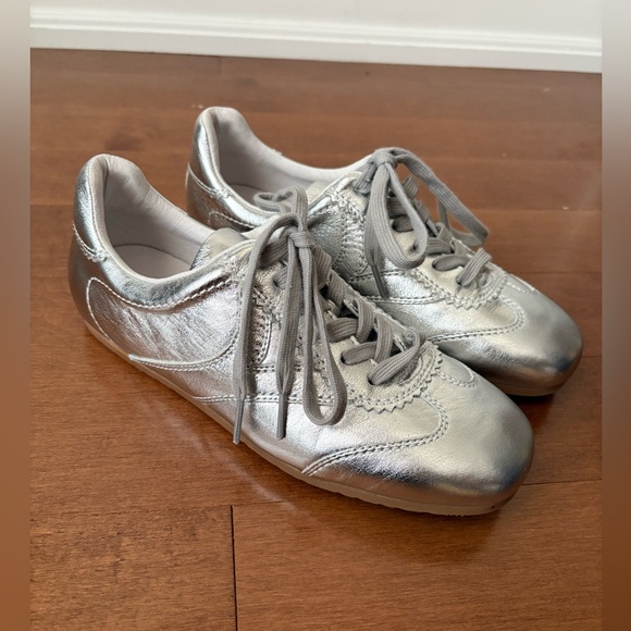 Wishbone Shoes - Wishbone Collection • NWOT Silver Leather Sneaker • Size 8